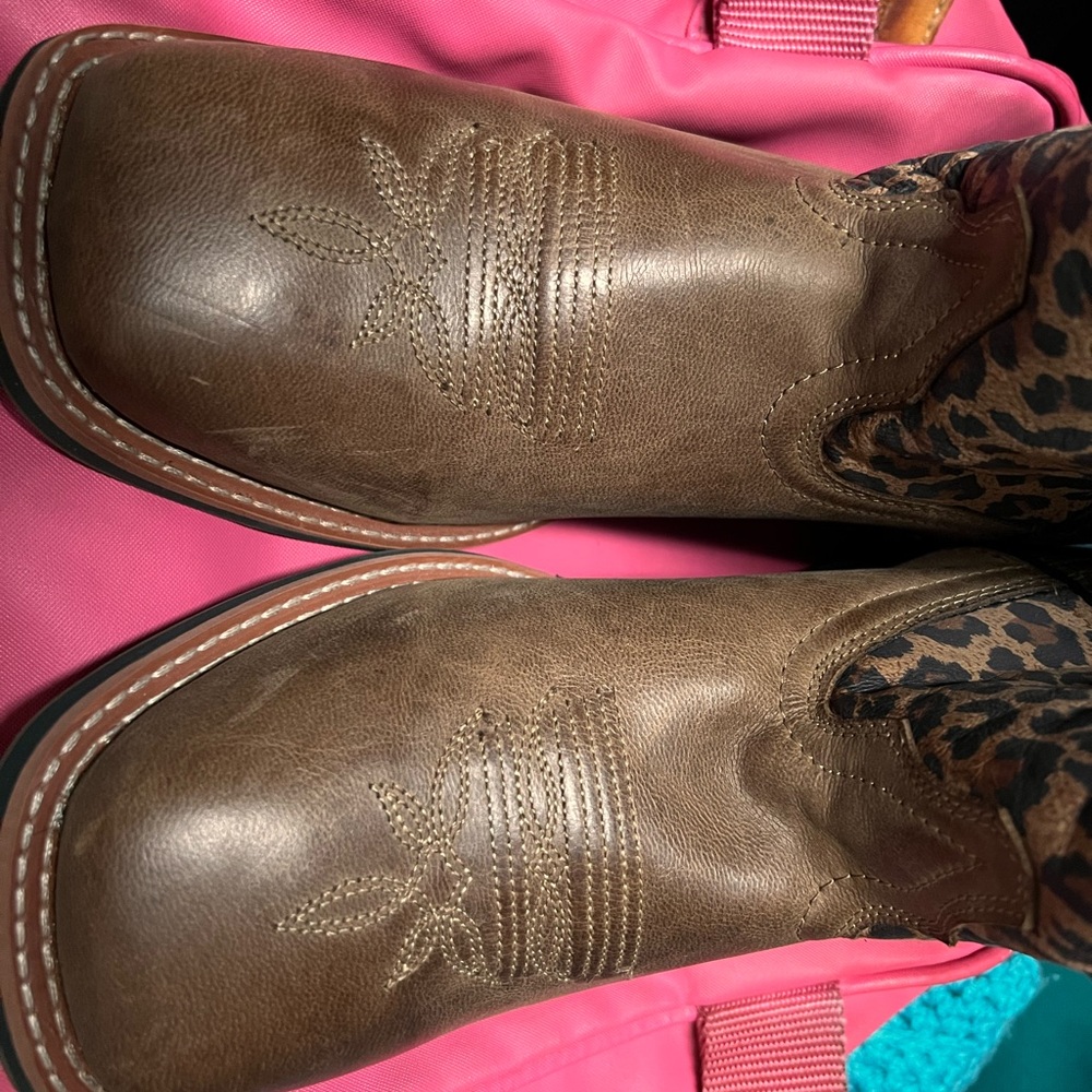 Laredo Women’s boots. Size 11. Leopard print tops. Never worn. In original box